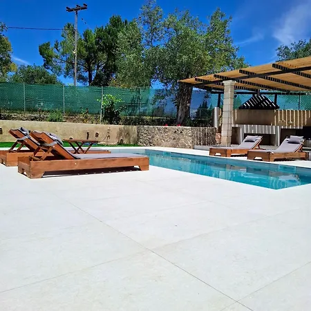 Villa Stones Corfu Varypatádes